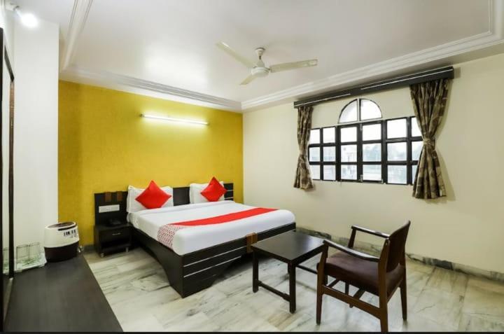 Hotel Asopalav Ambaji Esterno foto